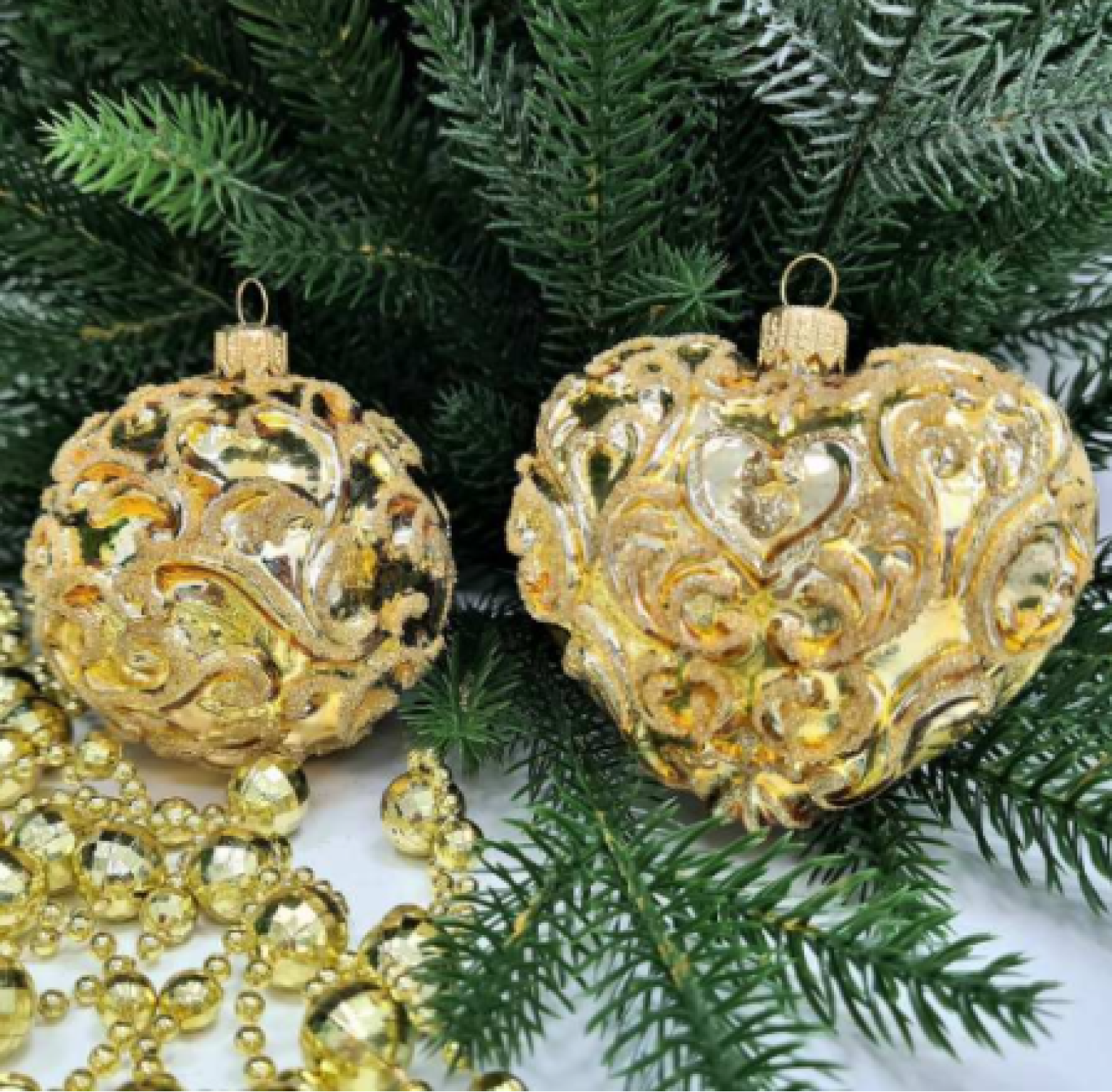 Золотые и серебряные игрушки — вечная классика Нового года