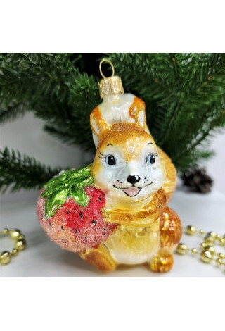 Стеклянная елочная игрушка Белочка с клубникой сахар