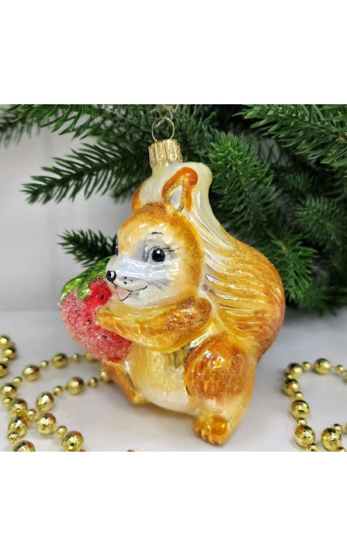 Стеклянная елочная игрушка Белочка с клубникой сахар