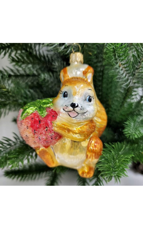 Стеклянная елочная игрушка Белочка с клубникой сахар