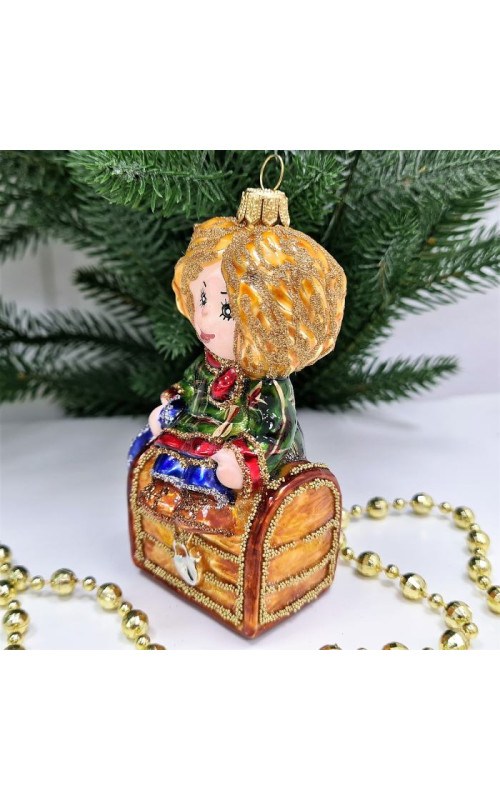 Стеклянная елочная игрушка Домовенок Кузя на сундуке, 1-857