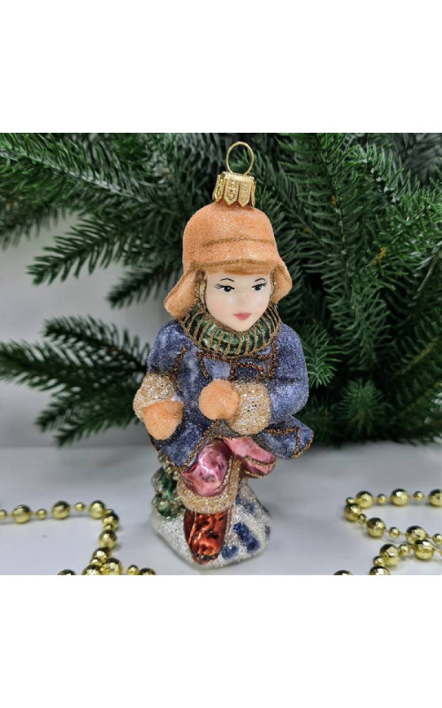Стеклянная елочная игрушка Мальчик на коньках