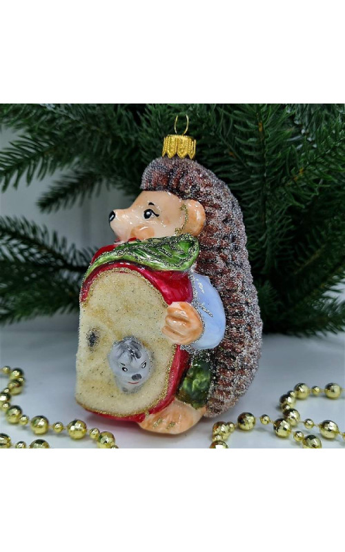 Стеклянная елочная игрушка Ежик с яблоком мальчик