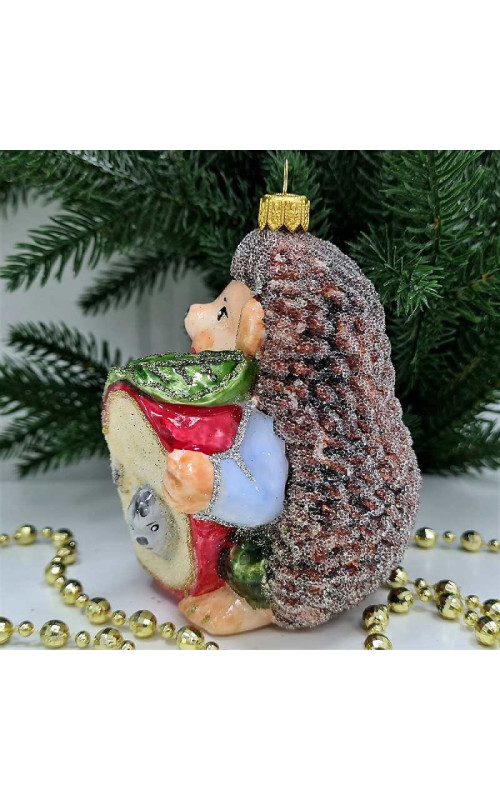 Стеклянная елочная игрушка Ежик с яблоком мальчик