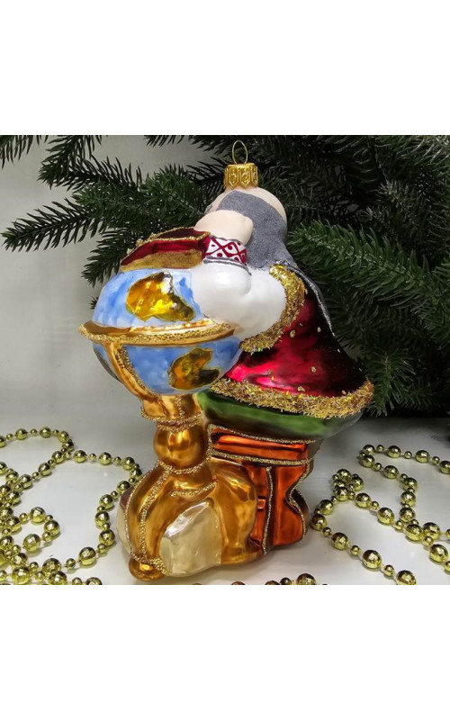 Стеклянная елочная игрушка Санта с глобусом
