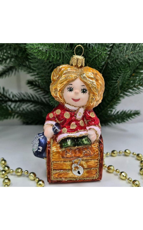 Стеклянная елочная игрушка Домовенок Кузя на сундуке, 1-614