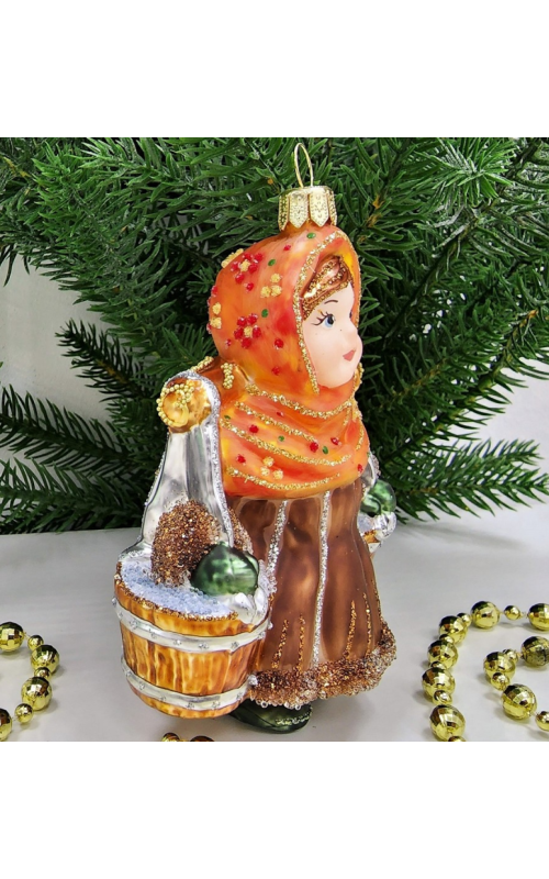 Стеклянная елочная игрушка Девочка с коромыслом