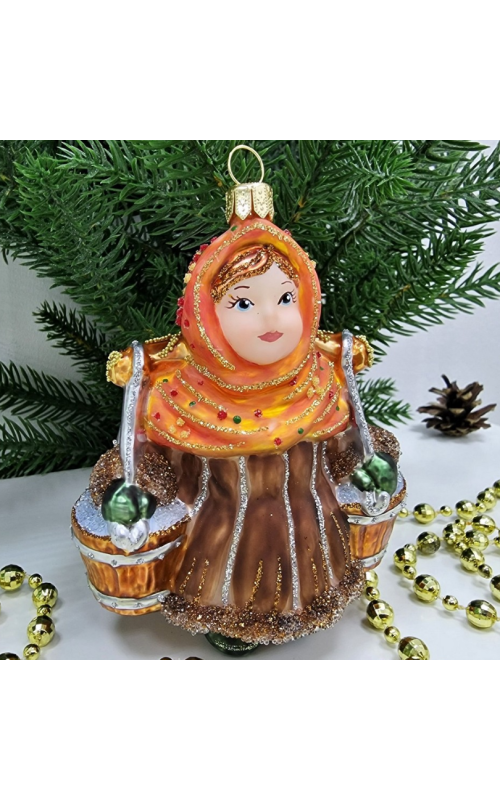 Стеклянная елочная игрушка Девочка с коромыслом