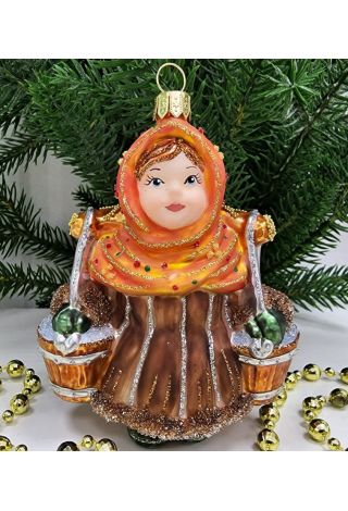 Стеклянная елочная игрушка Девочка с коромыслом