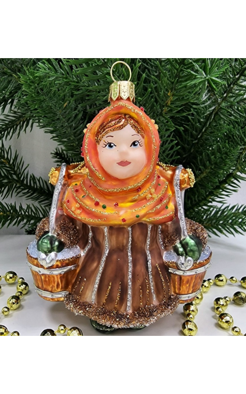 Стеклянная елочная игрушка Девочка с коромыслом