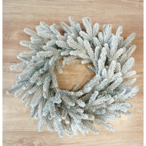 Венок Изумрудный заснеженный 45см