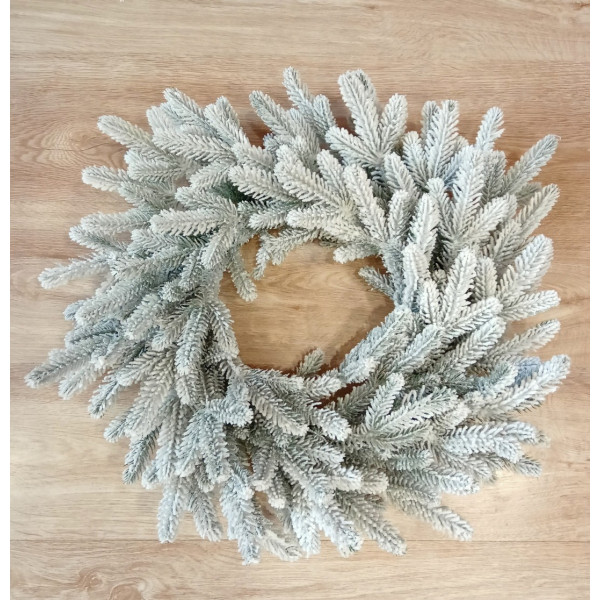 Венок Изумрудный заснеженный 45см