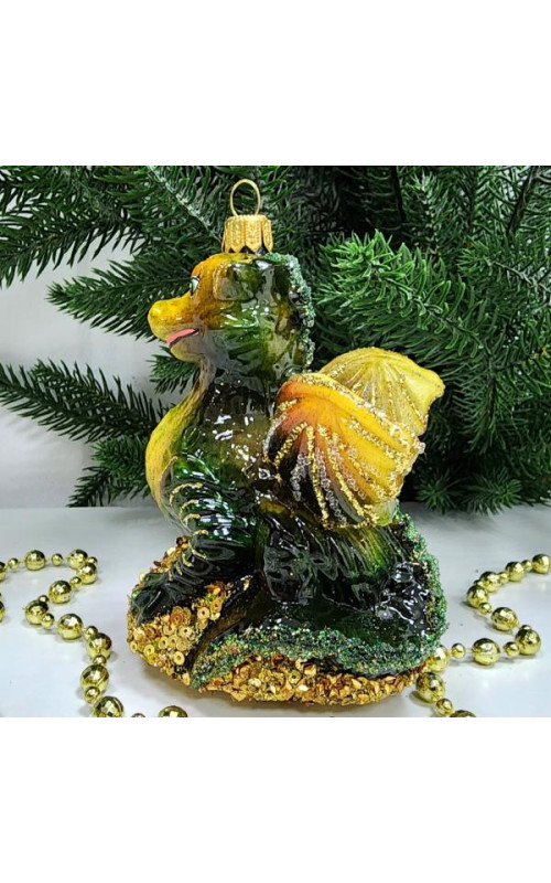 Стеклянная елочная игрушка Дракон на камне зеленый