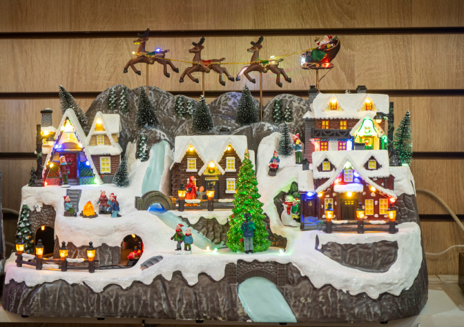 Безопасные новогодние украшения для семейных ресторанов: как создать праздничную атмосферу без рисков