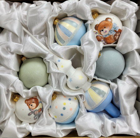 Оформление для удалённых сотрудников: коробки с декором