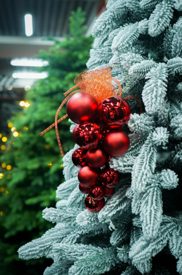 Корпоративный дизайн к Новому году: как цвет влияет на настроение и бизнес-результат