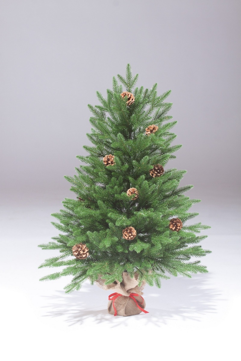 Компактные искусственные ёлки для рабочего пространства: создайте праздничную атмосферу в офисе