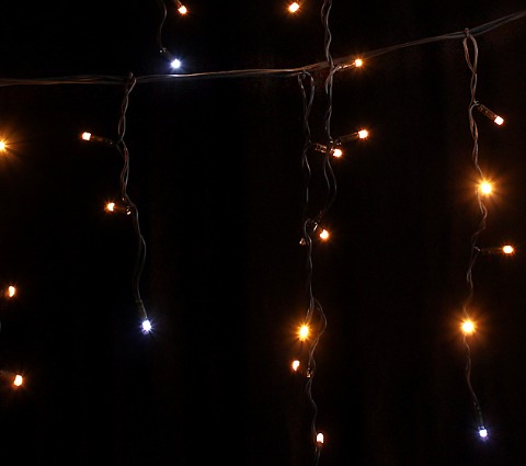 Бахрома уличная 80 л. 3 м зелёный провод тёпло-белая