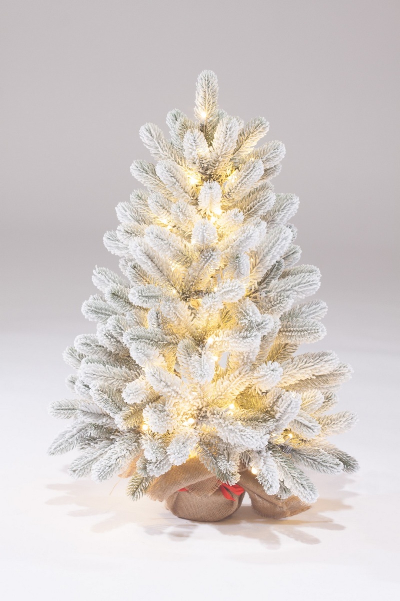 Елка искусственная литая Русская Императрица заснеженная с освещением 90см