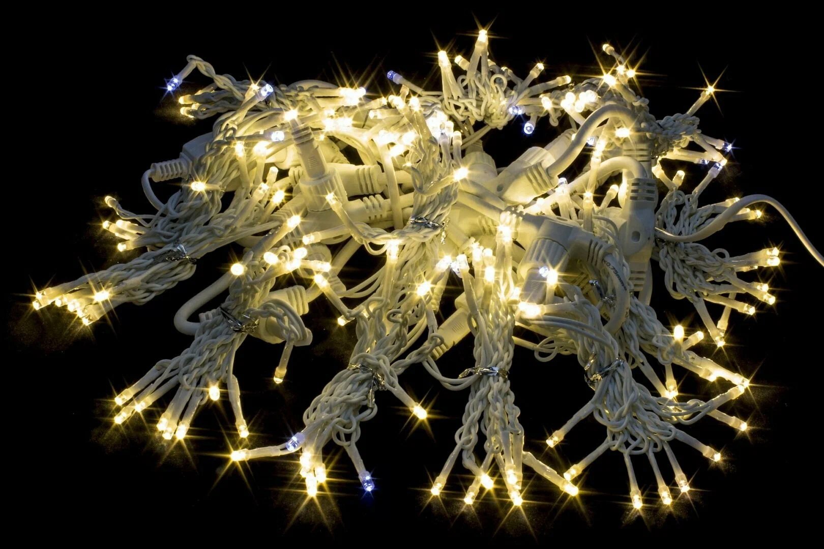 Занавес светодиодный уличный мерцающий IP44 800 л. 2*4 м белый провод тёпло-белый